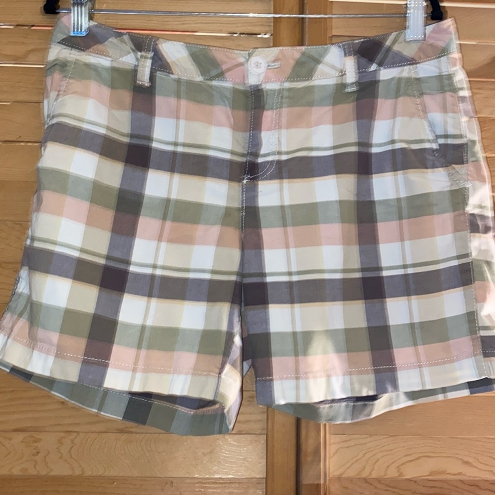 G.H.Bass & Company Women’s Plaid Shorts pink/Green/Brown Front Pockets Size 6
